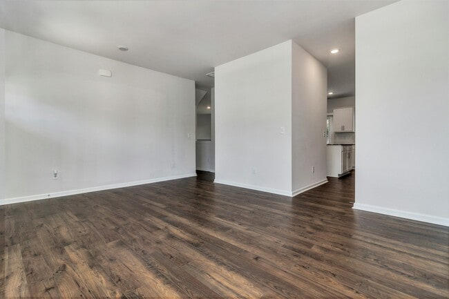Building Photo - 305 Woodnettle Ln