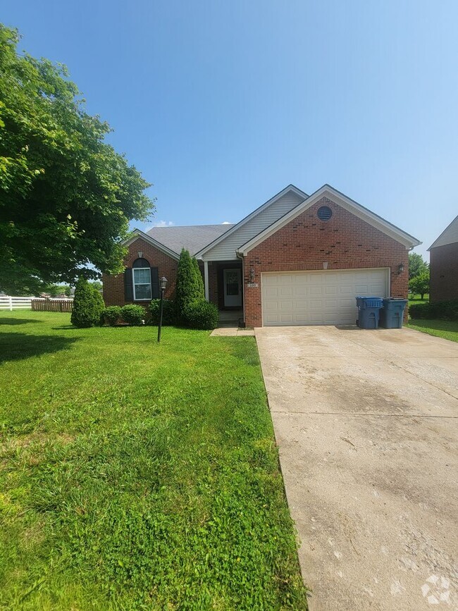 Building Photo - Three Bedroom House With Large Yard In She...