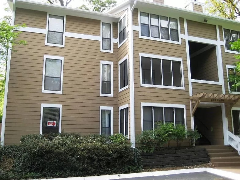 Primary Photo - 401 Summit N Dr NE