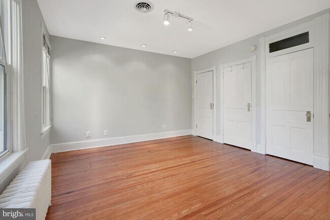 Building Photo - 426 Shepherd St NW