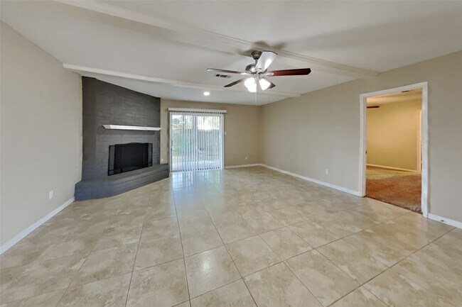Building Photo - 3202 Vandyke Dr