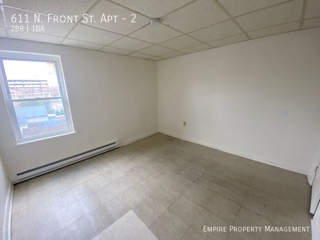 Building Photo - 2nd Floor: 2 Bedroom/1 Bathroom Apartment ...