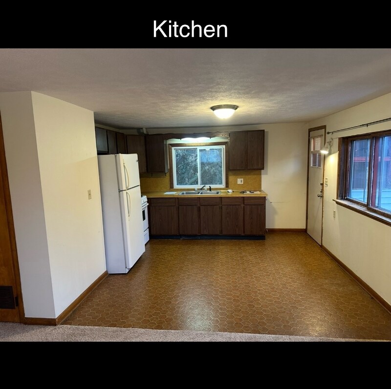 Building Photo - 850 Houseman Ave NE