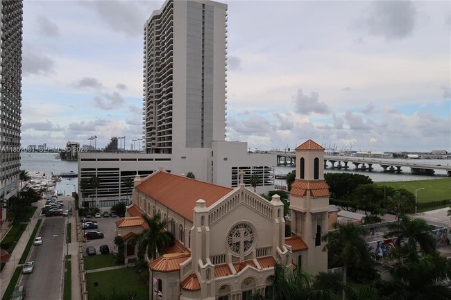 Building Photo - 555 NE 15th St