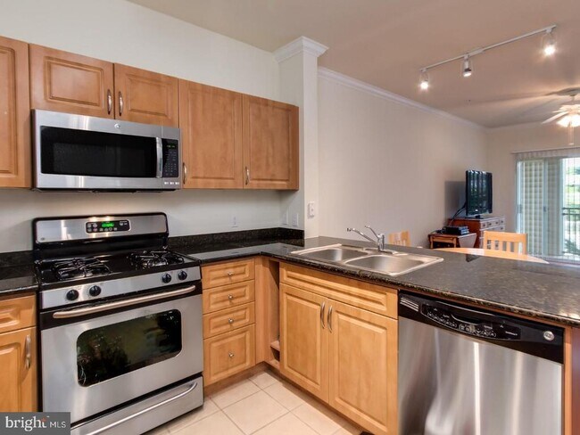 Building Photo - 12941 Centre Park Cir