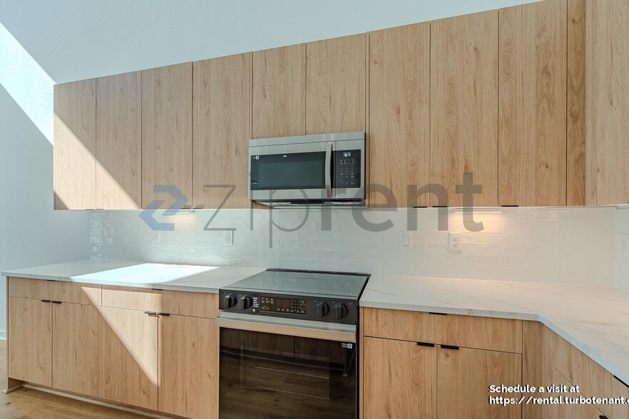 Building Photo - 5029 Van Fleet St