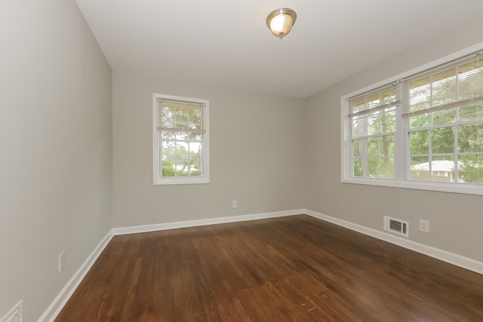 Building Photo - 195 Greenway Dr