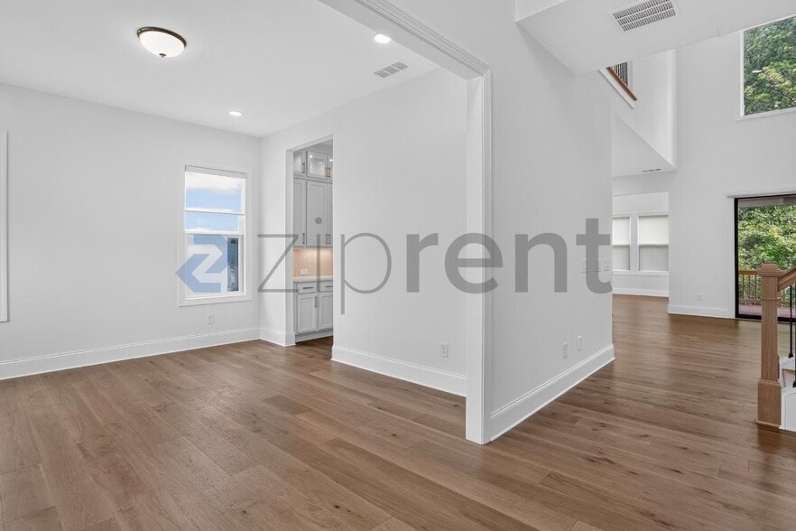 Building Photo - Unit 2109