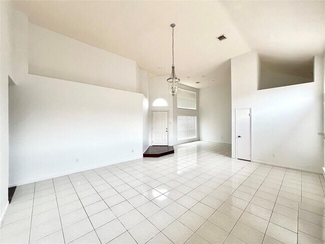 Building Photo - 10119 Reedwood Ln