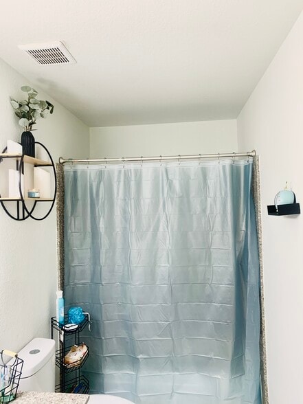 Building Photo - 4918 River Glen Dr