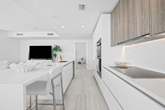 Building Photo - 730 N Ocean Blvd