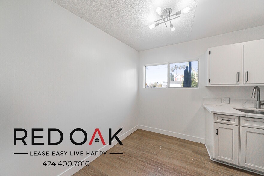 Building Photo - 252 W Elm Ave