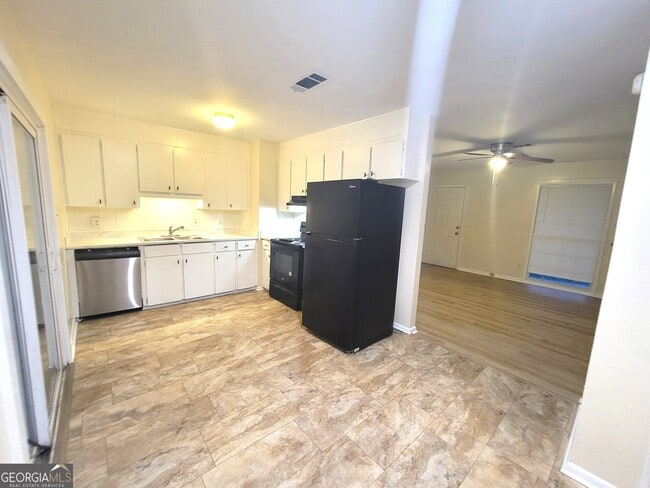 Building Photo - 421 Willow Ave