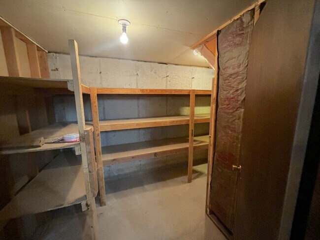 Building Photo - 580 W Abajo Dr