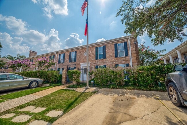 Building Photo - 6402 Del Monte Dr