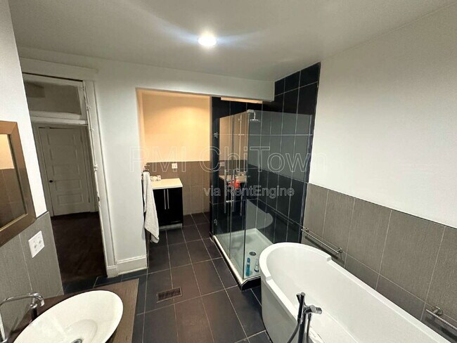 Building Photo - 1114 E 62nd St