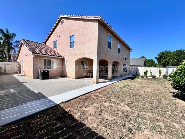 Building Photo - 5460 W Ashcroft Ave