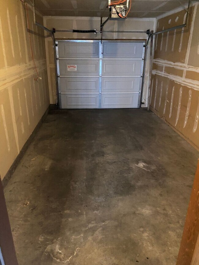 Building Photo - 804Frem
