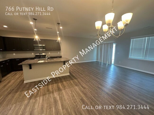 Building Photo - 766 Putney Hl Rd