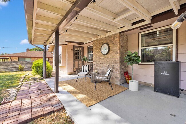 Building Photo - Discover Old World Charm in Northern Hills!