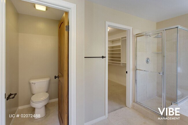 Building Photo - Spacious 3 bedroom plus office in Desirabl...