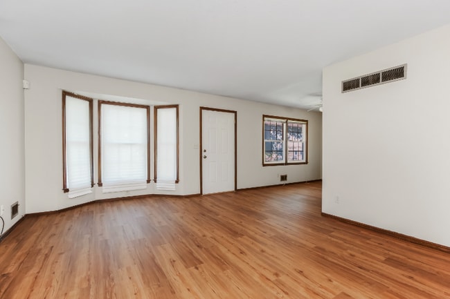 Building Photo - 4421 Sterling Ave