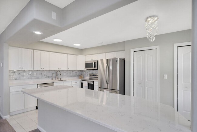 Building Photo - Updated 3-Bed, 2.5-Bath Yorktown Condo with Modern Kitchen, Parking & Community Amenities