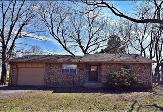 Building Photo - 314 Redbud Ln