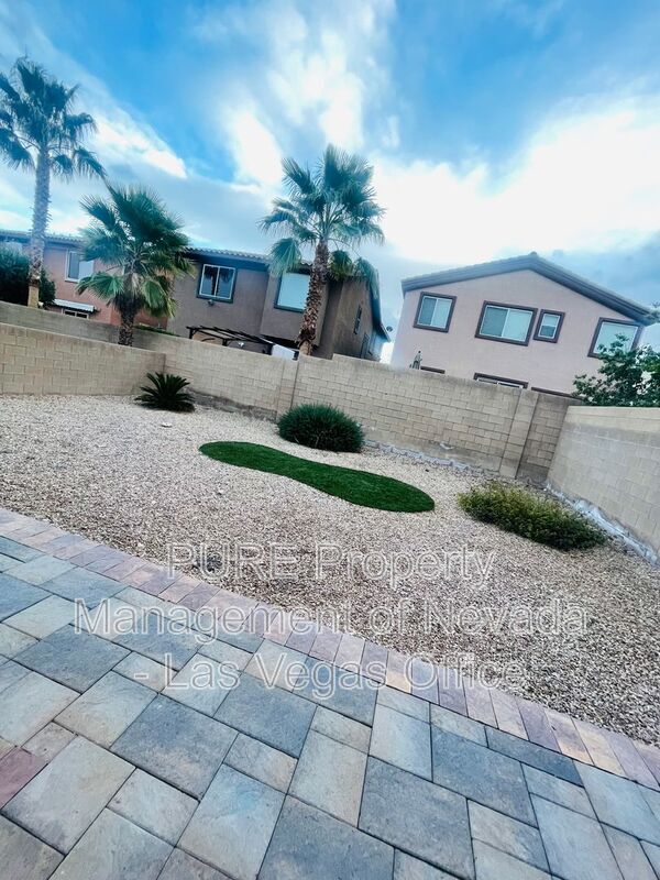 Building Photo - 117 Castle Course Ave