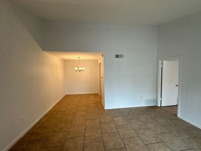 Building Photo - Condominium in Greenbrier! Near University of Memphis! Available Now!