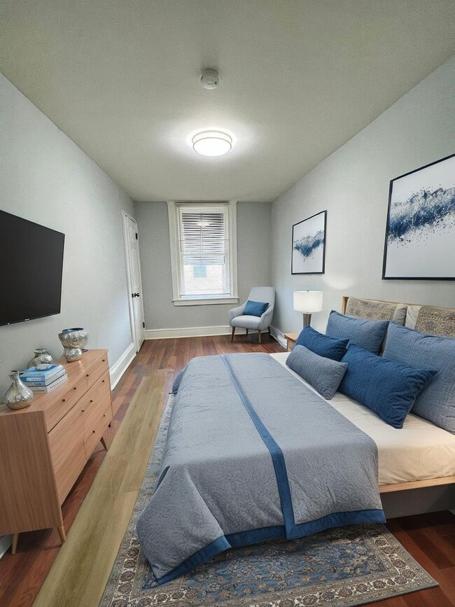 Building Photo - Beautiful & spacious 3b/1.5b home Section ...