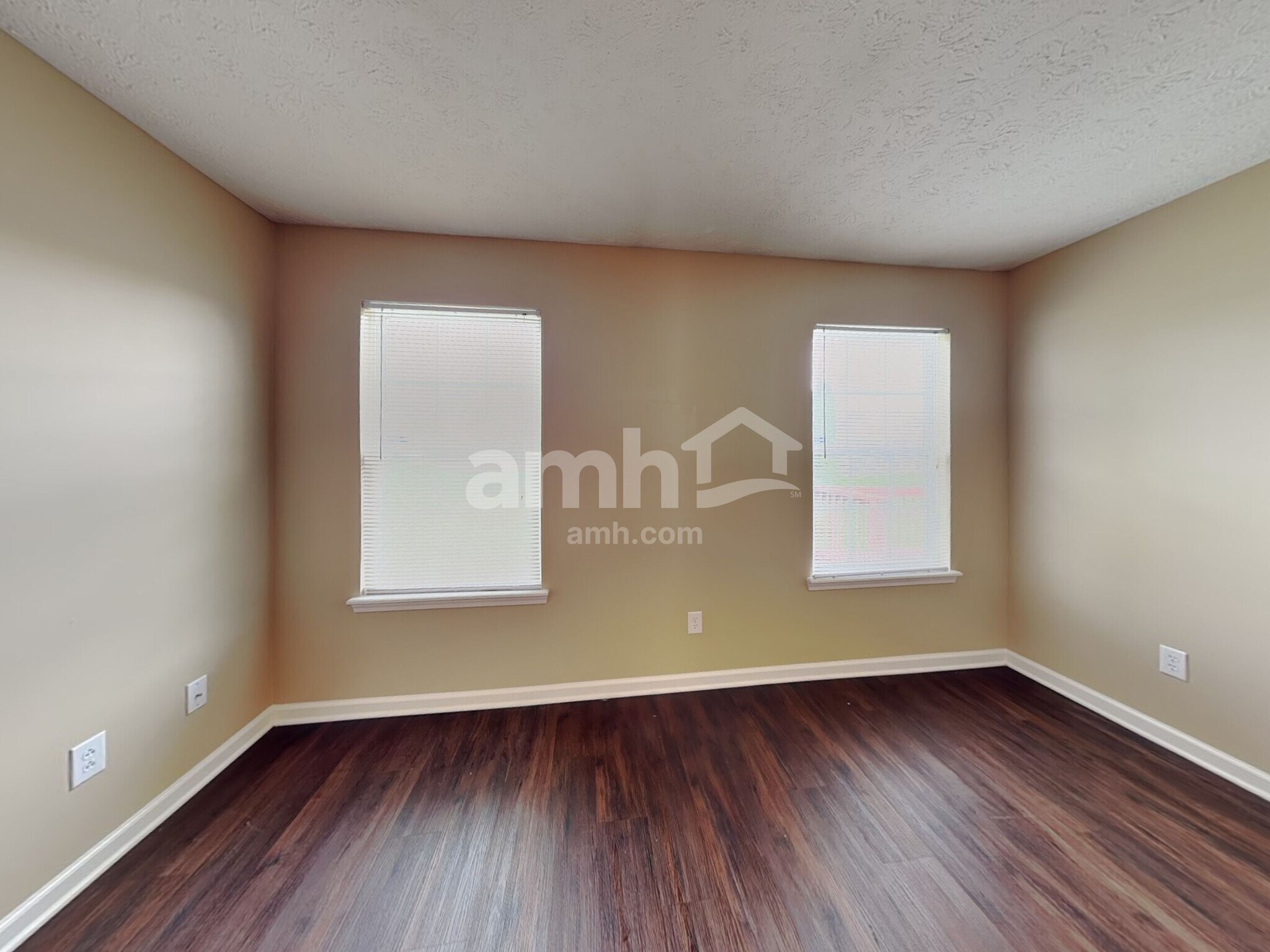 Building Photo - 942 Sheets Ct