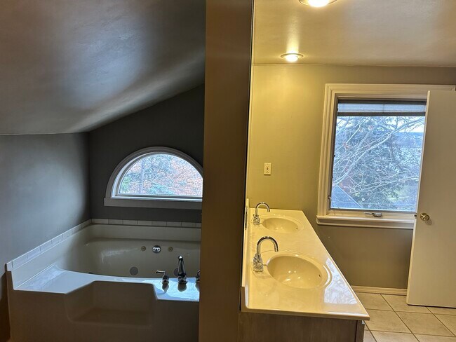 Building Photo - 31 Edgehill Ter