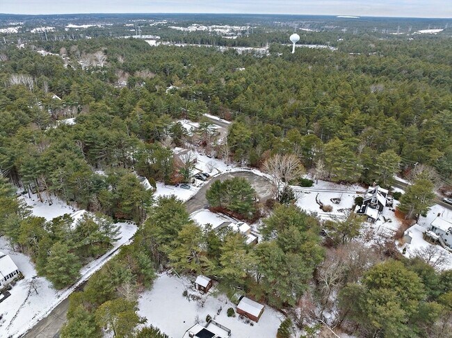 Building Photo - 4 Oaken Bucket Ln