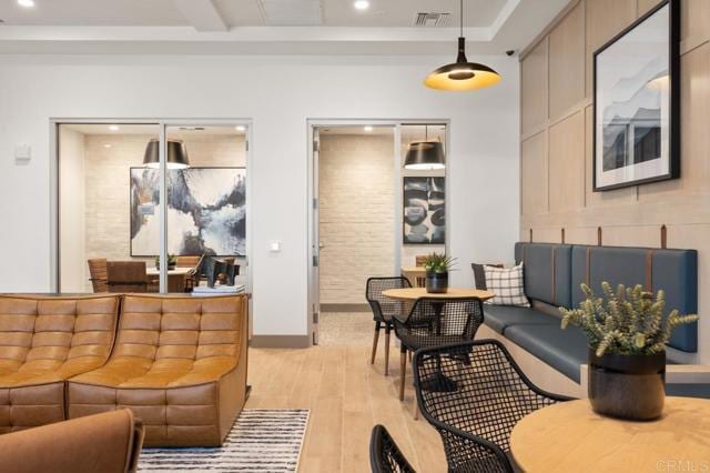 Building Photo - 5015 Avenida Lugano