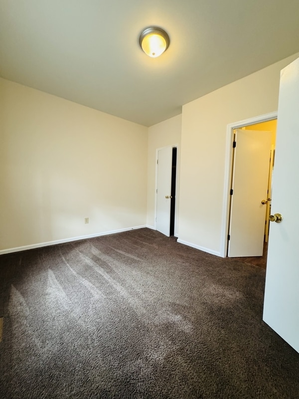 Building Photo - 1323 E 10th St