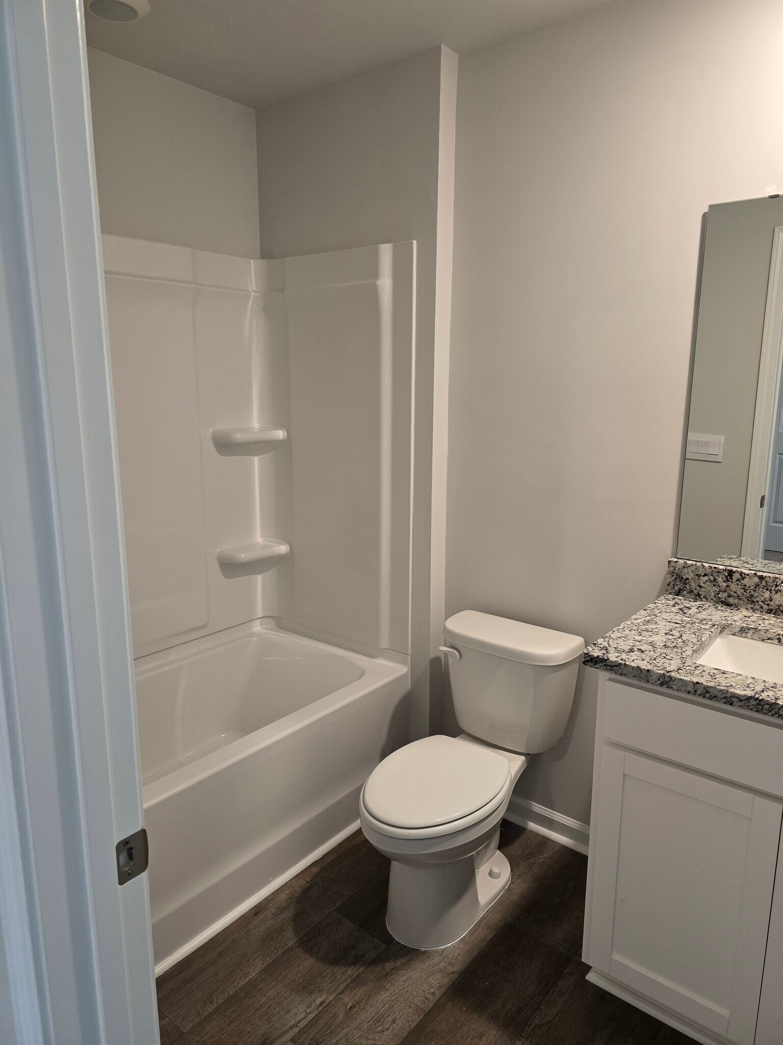 Upstairs Hall Bathroom - 4174 High Glen Dr