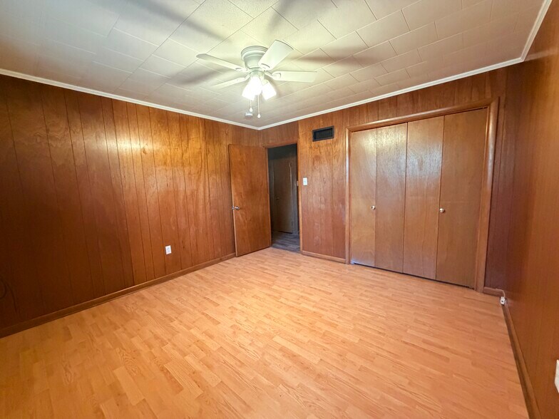 Building Photo - 518 5th St