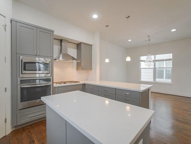 Building Photo - 2004 Rosedale St