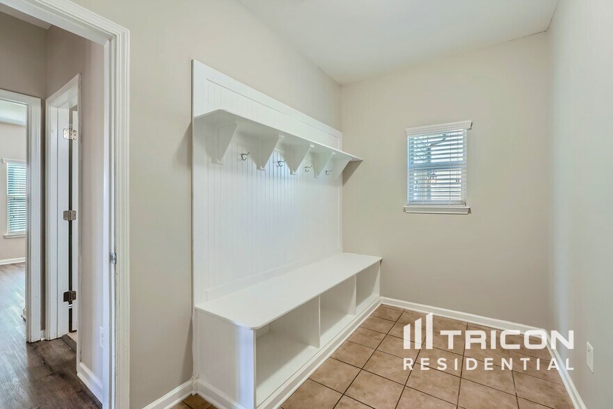 Building Photo - 3019 Burgess Dr