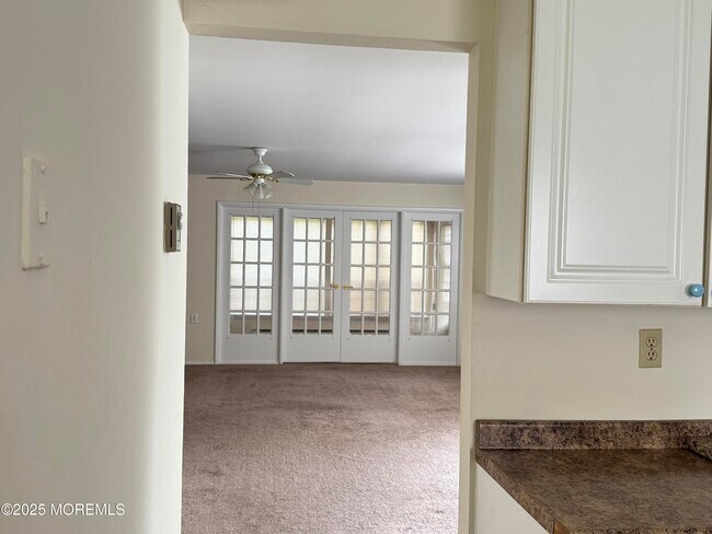 Building Photo - 561B Malvern Ct