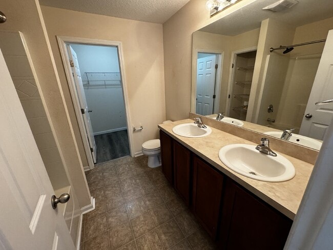 Building Photo - Townhouse for Rent