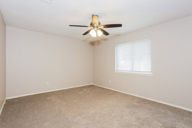 Building Photo - 1307 Columbine Ct