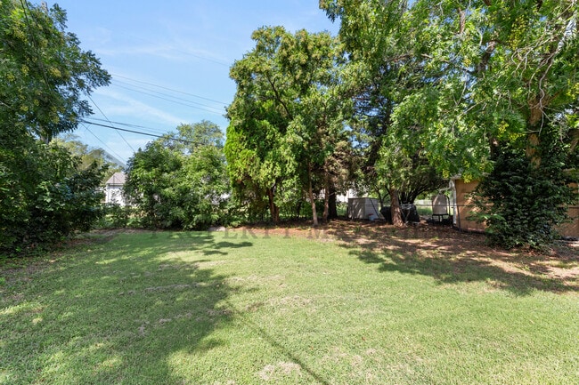 Building Photo - 1231 N Harding Ave
