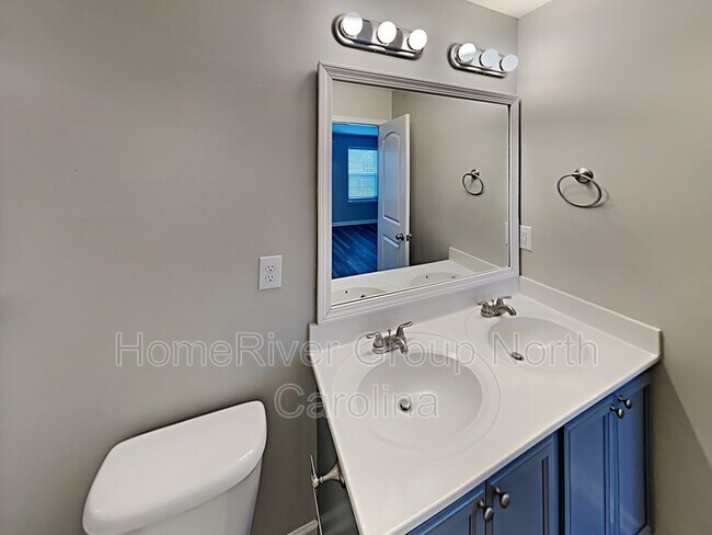 Building Photo - 3028 Desmond Woods Dr