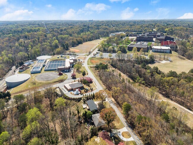 Building Photo - 3 Bedroom Lake Home In Gainesville!