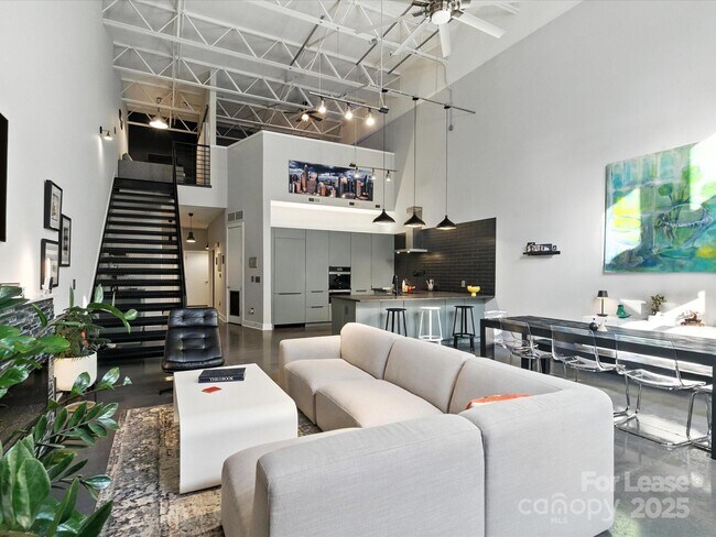 Building Photo - 915 Westmere Ave