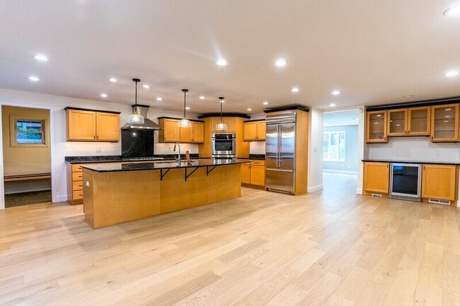 Building Photo - 6832 122nd Ave NE