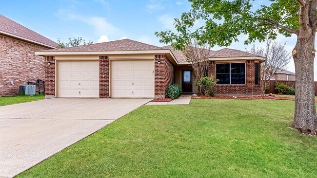 Building Photo - 2201 Liriope Ln