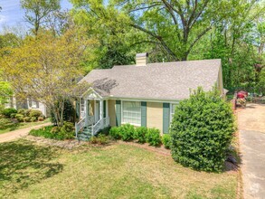 Building Photo - Beautiful 3 bed/3 full baths PLUS flex space!